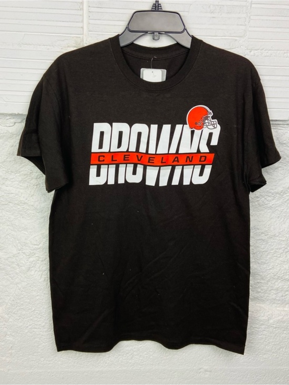 NWT NFL Cleveland Browns brown Graphic Tee with Orange Helmet size medium